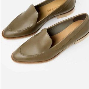 Everlane leather loafer w pointed toe in olive (US 8.5)